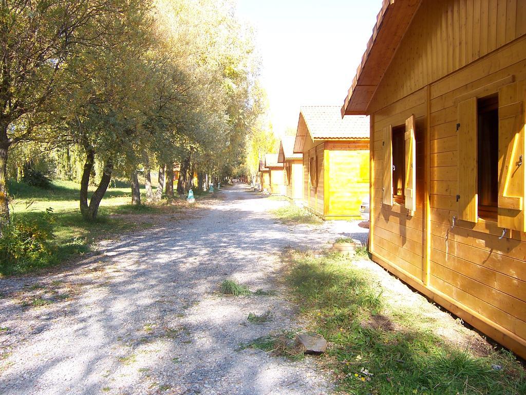 Camping La Motte Flottante 拉弗莱西诺斯 外观 照片